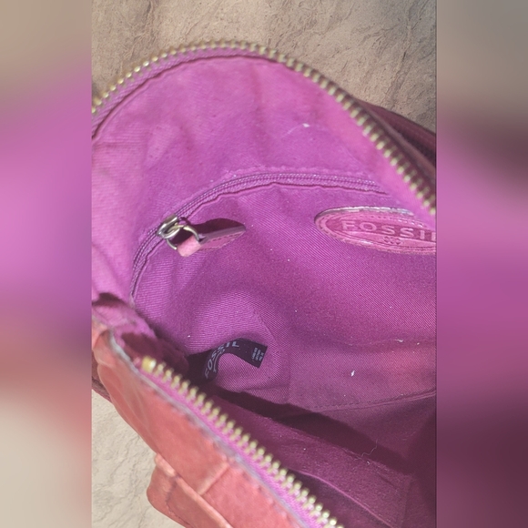 Fossil Wine Colored Saddle Bag Crossbody Purse Adjustable Key Charm - Picture 10 of 11